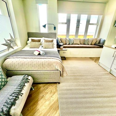Beachfront Compact Coastal Crib, Direct Sea Views & Air Conditioning Littlestone-on-Sea Extérieur photo