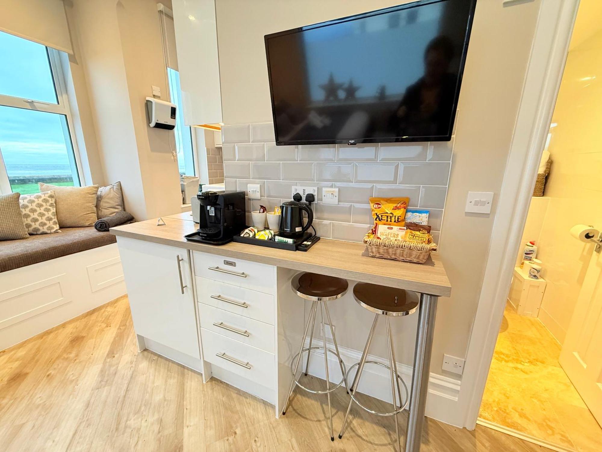 Beachfront Compact Coastal Crib, Direct Sea Views & Air Conditioning Littlestone-on-Sea Extérieur photo